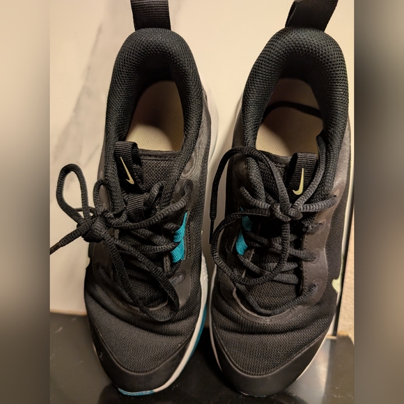 Nike Omni Multi Court Black Hardly Volt Sneakers Size 6Y MSRP $90 - Picture 8 of 11